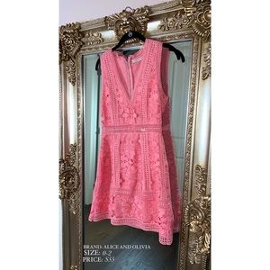 NW. PINK LACE DRESS. PERFECT FOR DATE NIGHT OR A SUMMER EVENT